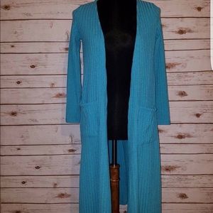 NWT LulaRoe Sarah XS teal in color